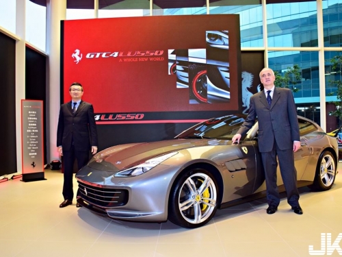 「蠻牛」只能乾瞪眼，V12旗艦「四座」烈馬降臨，全新Ferrari GTC4Lusso正式起價為「1,790萬...