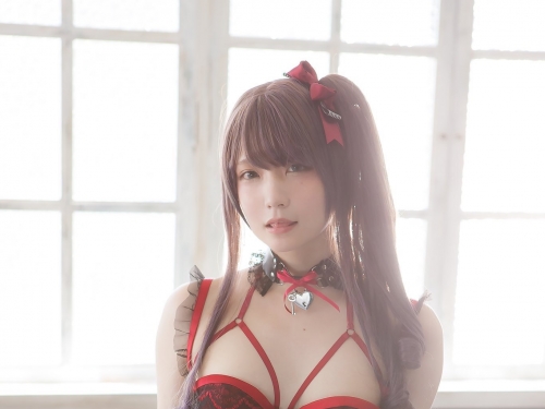 黑絲萬歲！甜美「貓系少女」穿脫絲襪太誘惑　有破掉的痕跡才是極品！