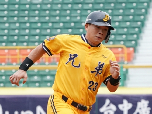 彭政閔達成300支二壘安打　中職第2人