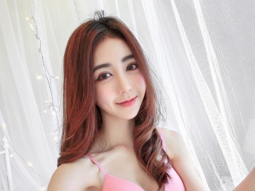 大馬「隱乳系正妹」笑容實在太甜！看一眼就蛀牙的氛圍與美乳美腿的完美搭配！