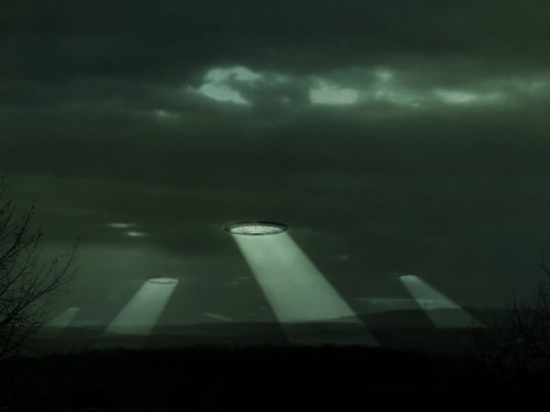 2倍音速飛行！UFO現蹤愛爾蘭　3機師通報有「不明物體」發強光