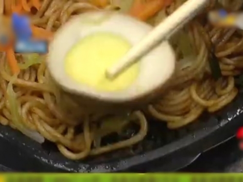 中國男超商買拉麵 滷蛋竟爆炸害他險失明