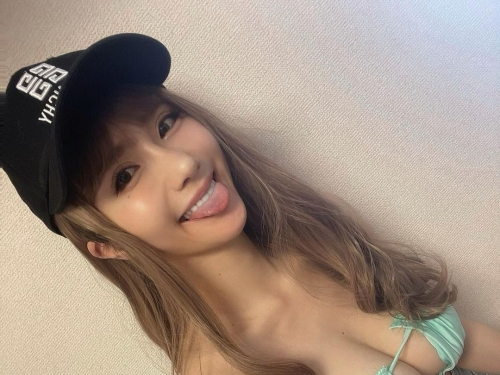 日韓混血「輕熟女姐姐」狂暴性感身材讓弟弟們招架不住！
