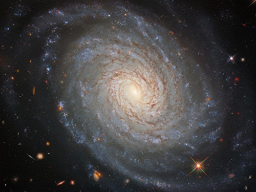 研究：遙遠的星系和暗物質的真實本質