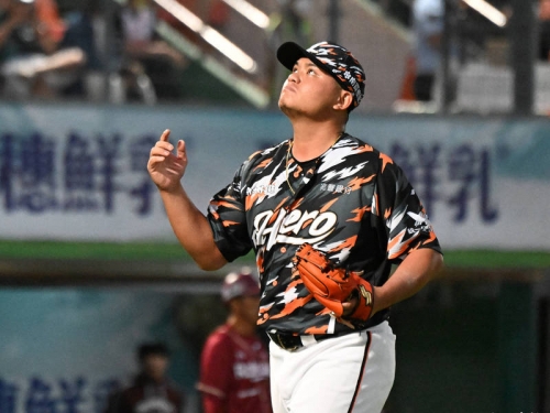 中職》經典賽國手同場先發較勁 胡智爲技壓黃子鵬