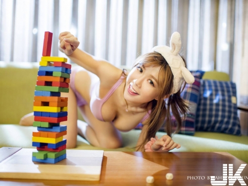 根本開外掛！「紗那醬」E奶紅色爆乳萬聖節貓裝出沒！