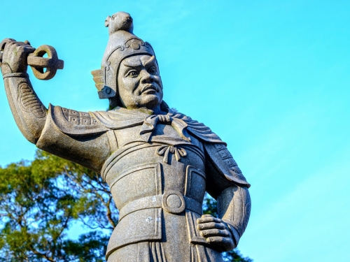 殘暴將軍愛打人 皇帝下保護令也沒用 最後害死自己