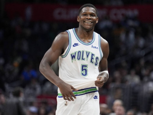 NBA》雷納德受傷！快艇又失速 從領先最多22分變倒輸灰狼18分