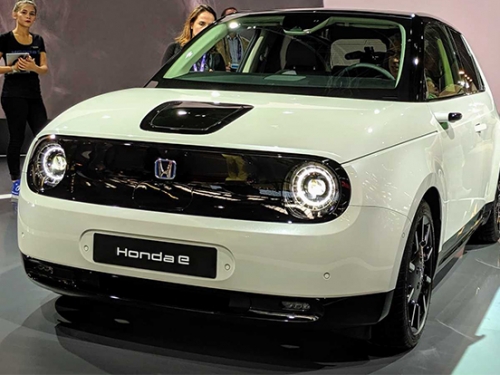 不藏了啦！ Honda E 市售版正式亮相，訂價百萬台幣起、預售已破4萬輛...