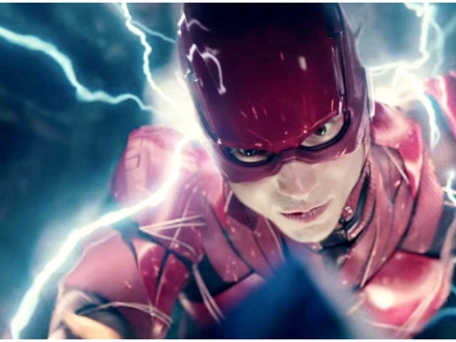 蝙蝠俠正式登場！DC《閃電俠》暗示「布魯斯韋恩」現身　小班、米高基頓將爭奪寶座？