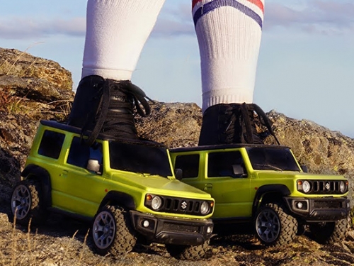 [影] 越野能力另類展現！Suzuki Jimny 化身溜冰鞋闖蕩崎嶇山路