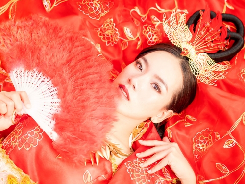 獨樂樂不如眾樂樂 荒淫皇帝竟命寵妃脫光 向眾臣炫耀