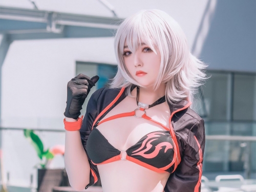 上海Coser「Munoko沐子」渾圓下乳太性感　私下竟然是個超萌妹子