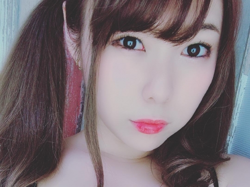 「巨乳女子高校生」長大了！超激「G奶乳量」快要炸出　碩大奶球溢出來！