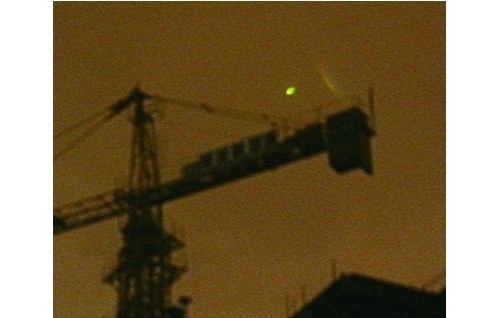 雷電交加...黃綠色神秘光團飛越武漢上空