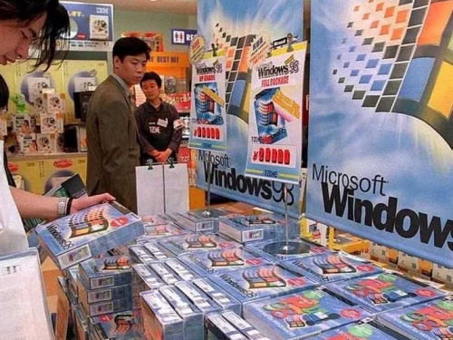 此情已成追憶！網傳「Windows98」照片掀懷念風潮：是時代的眼淚