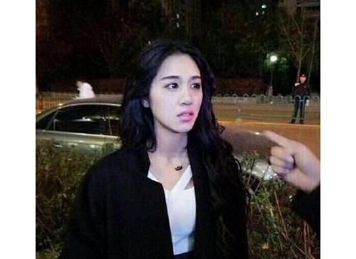 小三慘遭原配活逮暴打路倒！沒想到……站起後因顏值過高讓網友一面倒痛批正宮沒教養