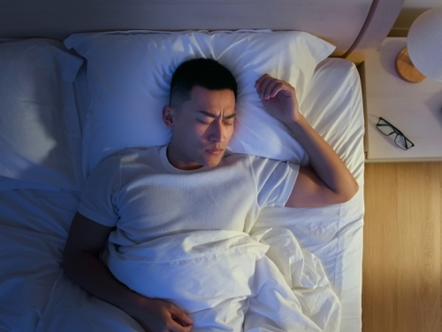 睡覺有蚊子 他拿吹風機一揮秒抓：沒徒手打過
