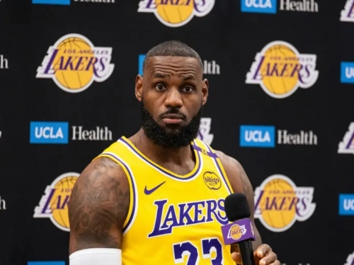 NBA》詹皇連續2年成聯盟最老球員！第一反應「延續傳統」抱頭尖叫