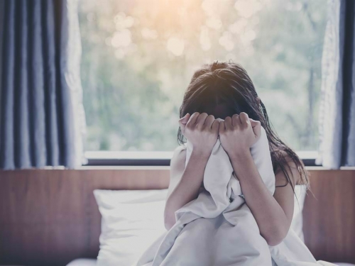 恩愛到一半地震！男友嚇到「拔了就跑」留她在床上傻眼