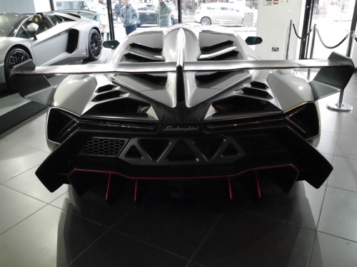 這份聖誕節大禮不僅「兇」還跑得特「快」！Lamborghini Veneno英國倫敦正式現蹤！