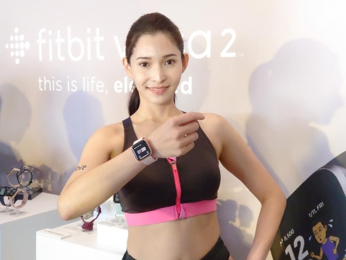 幾點起床智慧手錶幫你算好！Fitbit 正式發表 Versa 2
