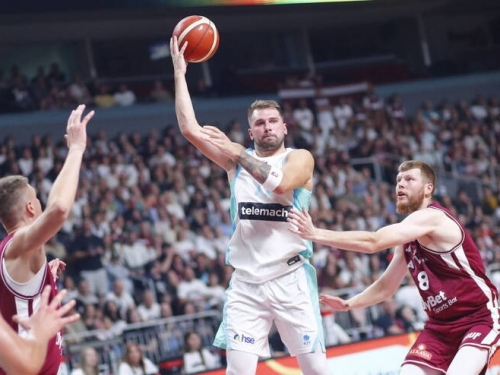 NBA》湖人嚇壞！剛簽3年49億約的當家巨星東契奇 打國家隊驚傳受傷