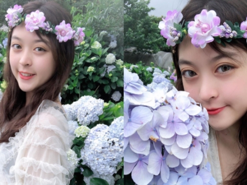 這球接到就有福啦！「球球」花叢中殺出獨特迷人眼神，白皙美腿比美景還惹人喜愛！