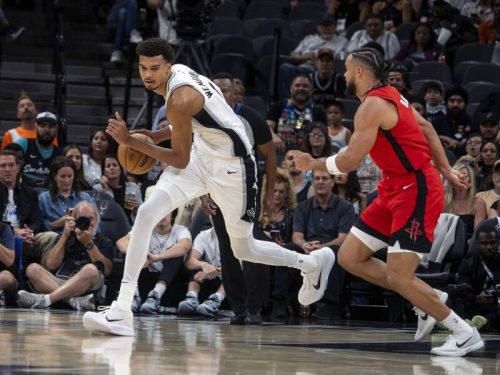 NBA》「法國怪物」溫班亞瑪太全能 馬刺贏火箭本季首勝到手