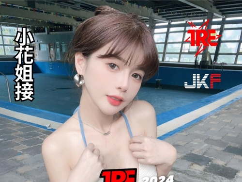 甜美女神「小花姐接」峇里島渡假有夠辣，比基尼藏不住「雪白豪乳」！