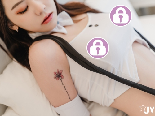 性感荷官在線露鮑！「卡洛琳」主動約客人，要在房間裡進行火辣賭局！