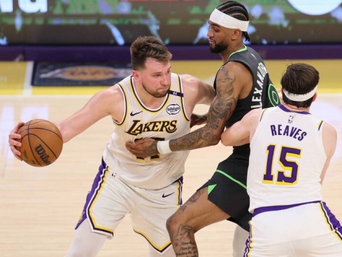 NBA季後賽》東契奇飆37分無用 灰狼「下剋上」擊敗湖人收首勝