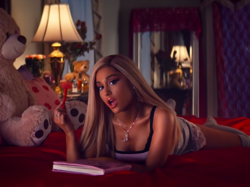 Ariana Grande《Thank u, next》MV向經典電影致敬！《金法尤物》、《辣妹過招》你發現幾個？