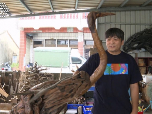 隨波逐流「傷痕」換「勳章」！ 漂流木超人逆境磨出光芒