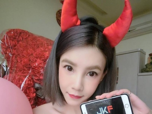 正妹部落客「韓希希」！迷人眼神好會放電，好想和她一起打怪啊！