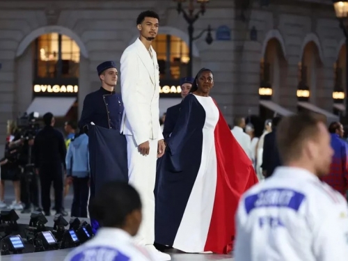 奧運籃球》溫班亞瑪盼交手美國隊勇奪金牌 官網讚：帥氣、個性好