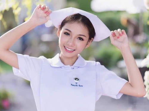 網友暴動！泰國超甜美「小護士」前面太兇了！看到她馬上想撲上去討呼呼…