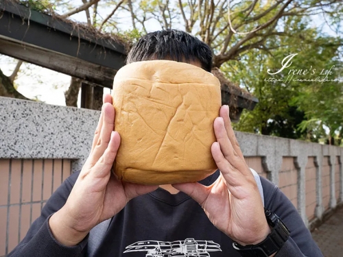 比臉大的饅頭，一開門就貼出已售完！