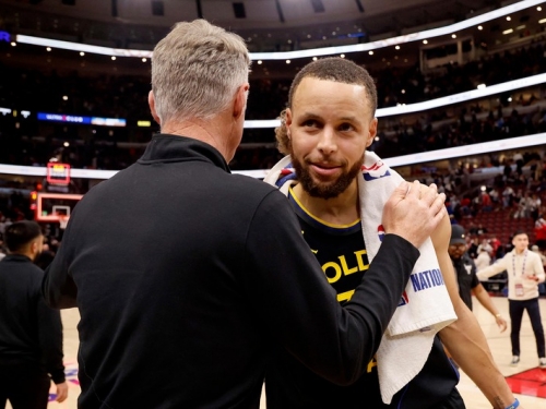 NBA》柯瑞單節24分真的太燙！柯爾無奈道：我怎麼可能把他換下場？