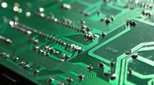 5G 高階 PCB 材料搶手，惟一般品仍供過於求