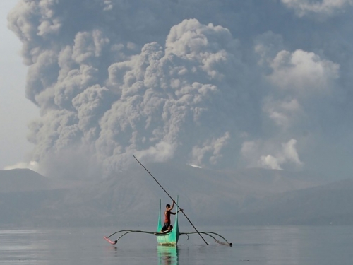 很接近台灣？ 菲國火山煙柱衝破15公里 火山灰模擬路徑曝光